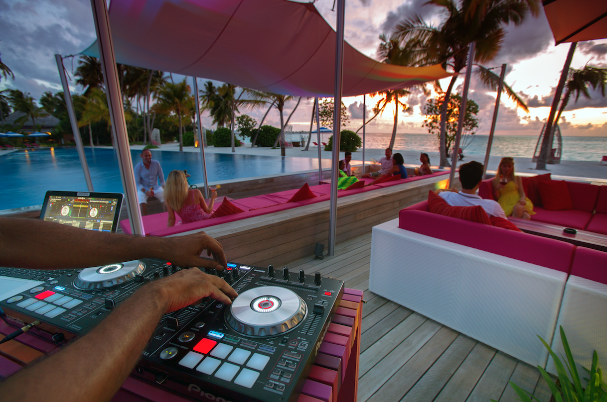 Breeze Bar