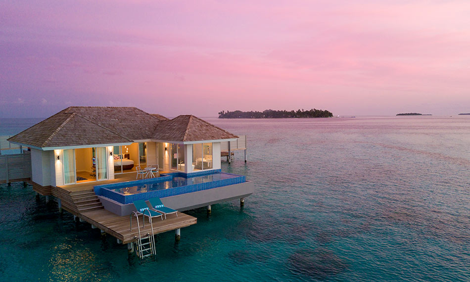 Sunset Aqua Pool Suite